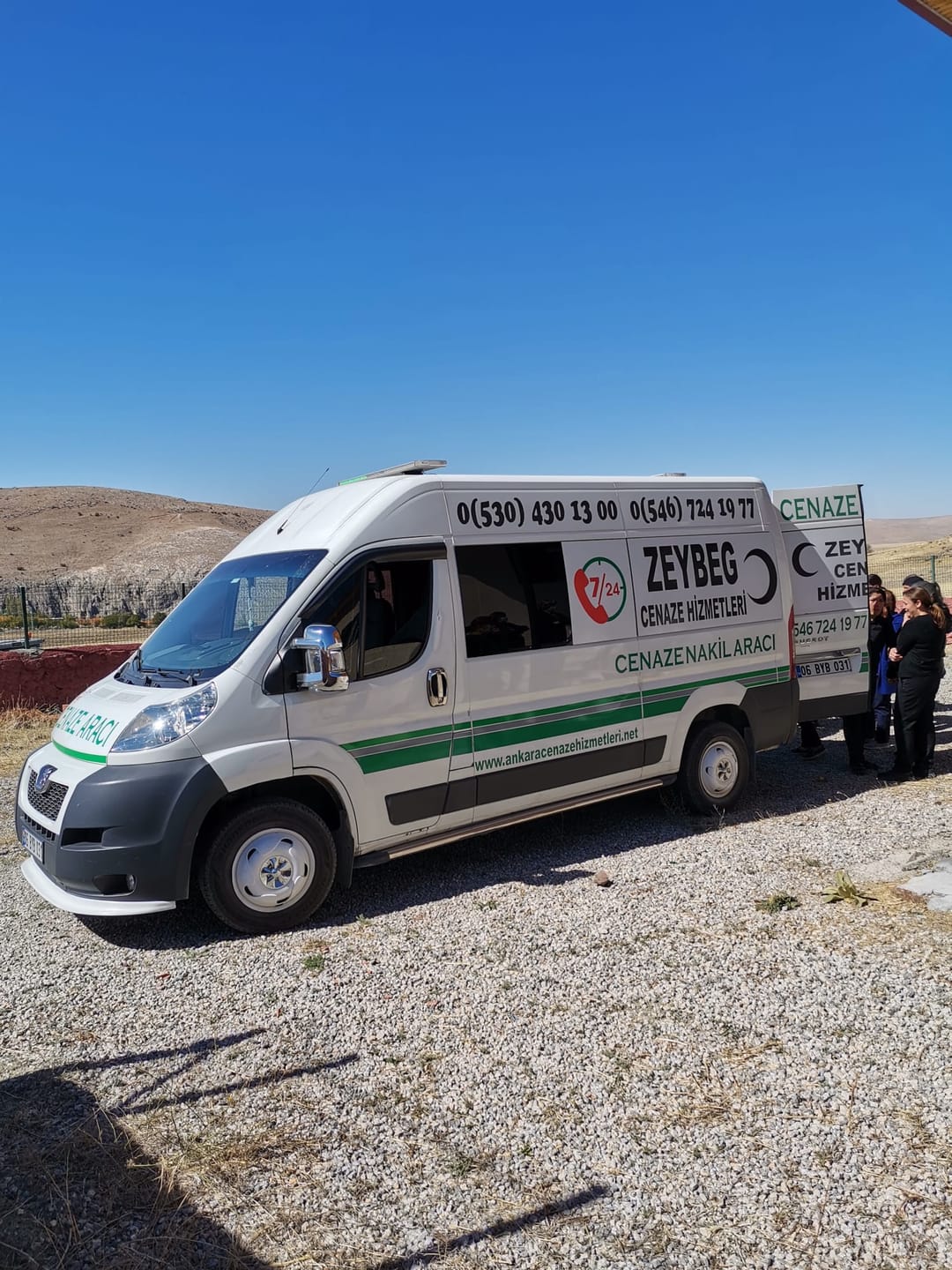 Beyaz Fiat Ducato Zeybeg cenaze nakil aracı